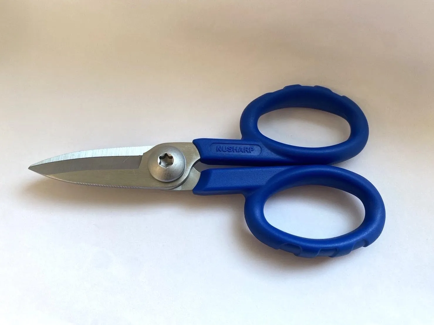Elfcam® - Kevlar Scissors for Fiber Optic Cables, Super Multi Shears with Serrated Blade for Griping Materials, Multifunctional Cutters Made of High Carbon Alloy Steel, Manufactured by Nusharp
