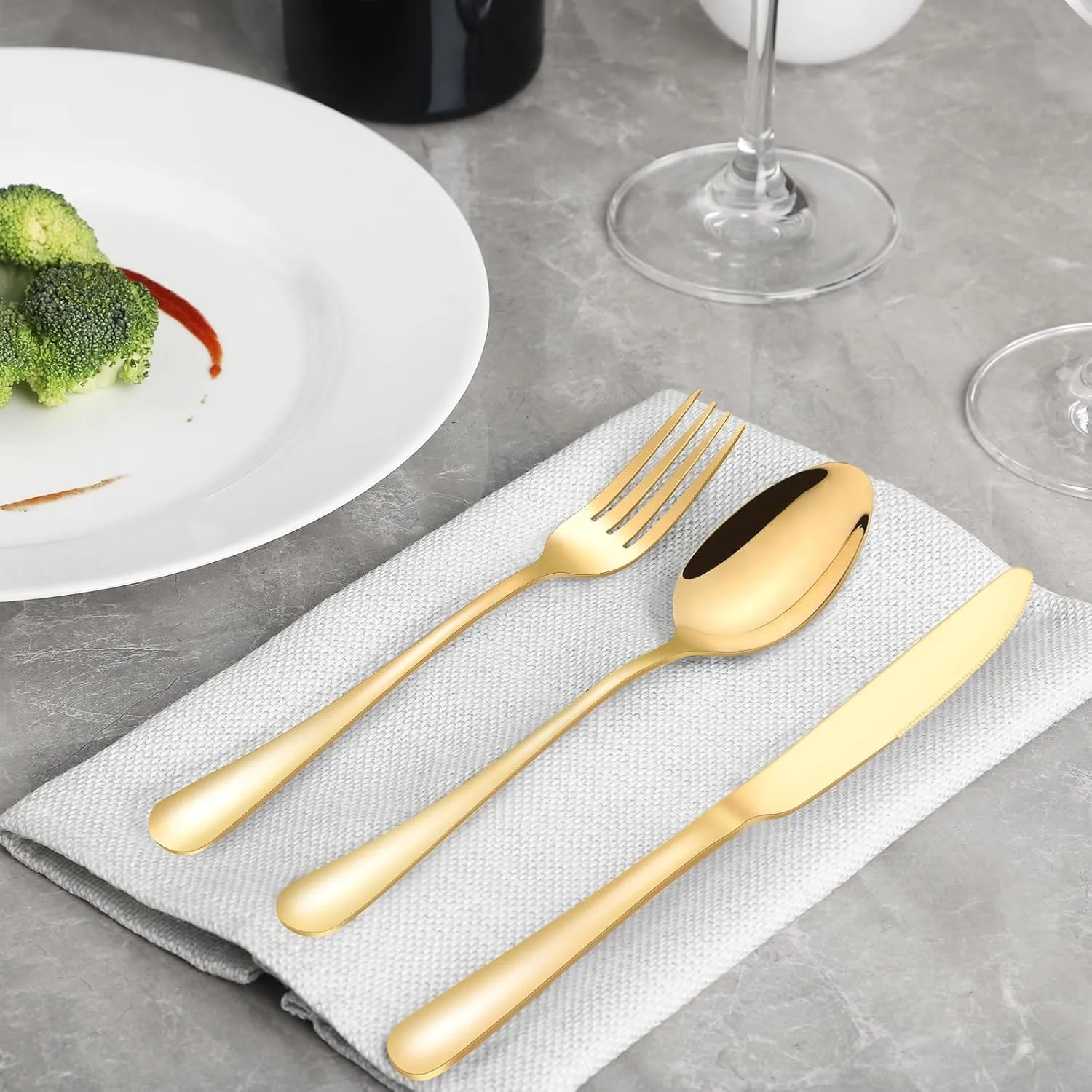 Gold Silverware Set, 30 Piece Flatware Cutlery Set for 6, 18/10 Stainless Steel Silverware, Mirror Polished Cutlery Utensil Set Includes Knife Fork Spoon For Home Kitchen Restaurant Gift
