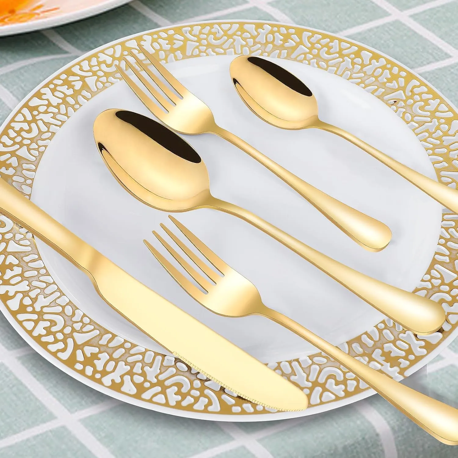 Gold Silverware Set, 30 Piece Flatware Cutlery Set for 6, 18/10 Stainless Steel Silverware, Mirror Polished Cutlery Utensil Set Includes Knife Fork Spoon For Home Kitchen Restaurant Gift