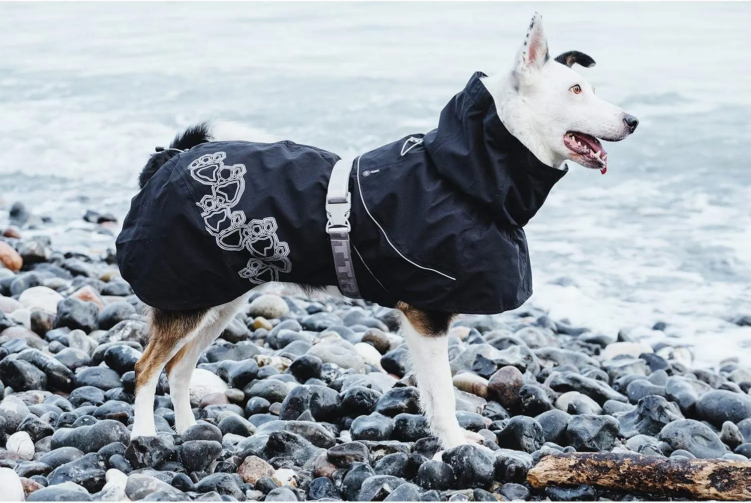 Hurtta Drizzle Coat, Dog Raincoat, Raven, 28 in