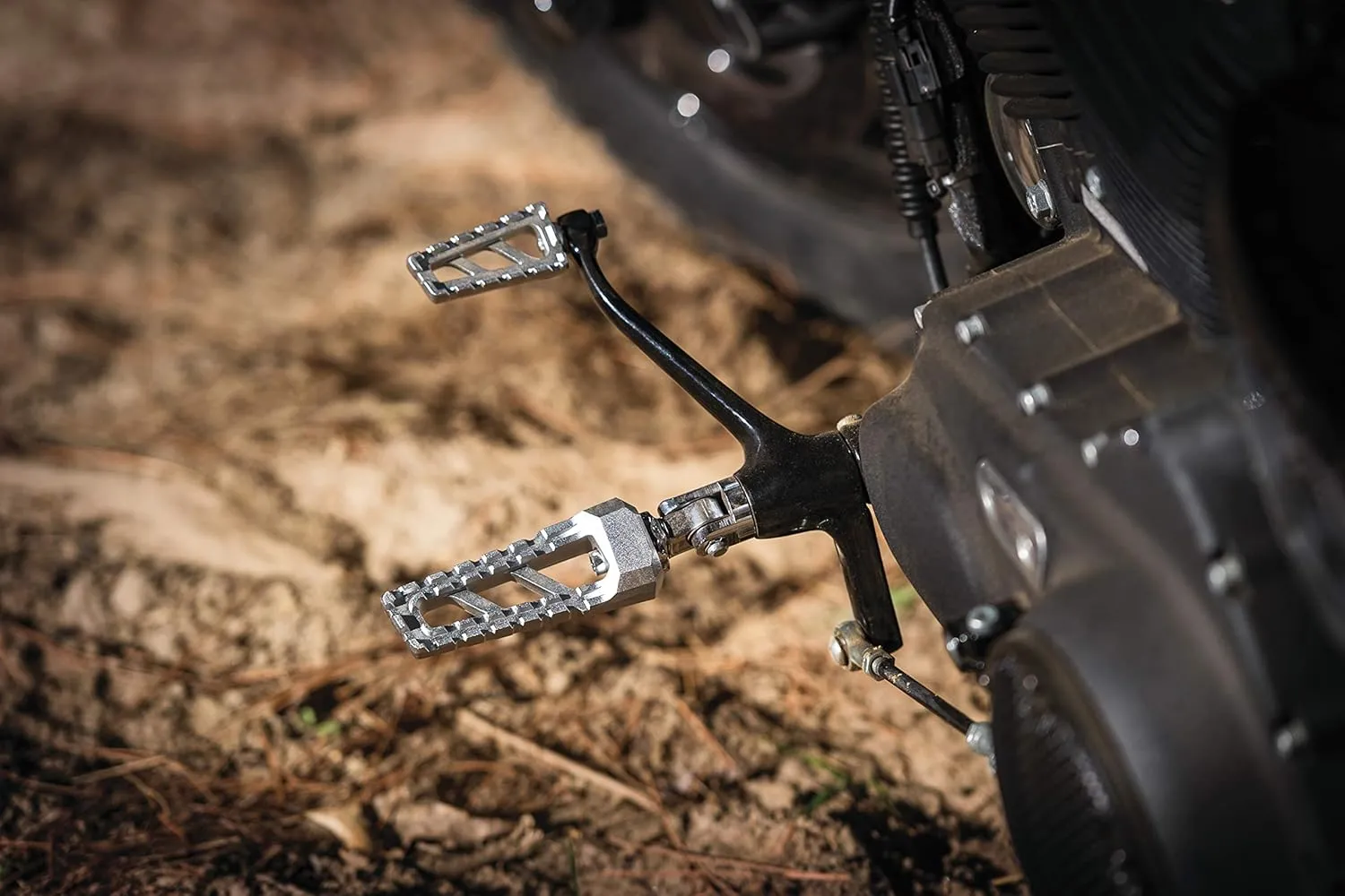 Kuryakyn 3598 Motorcycle Footpegs: Riot Pegs Without Adapters, Chrome, 1 Pair