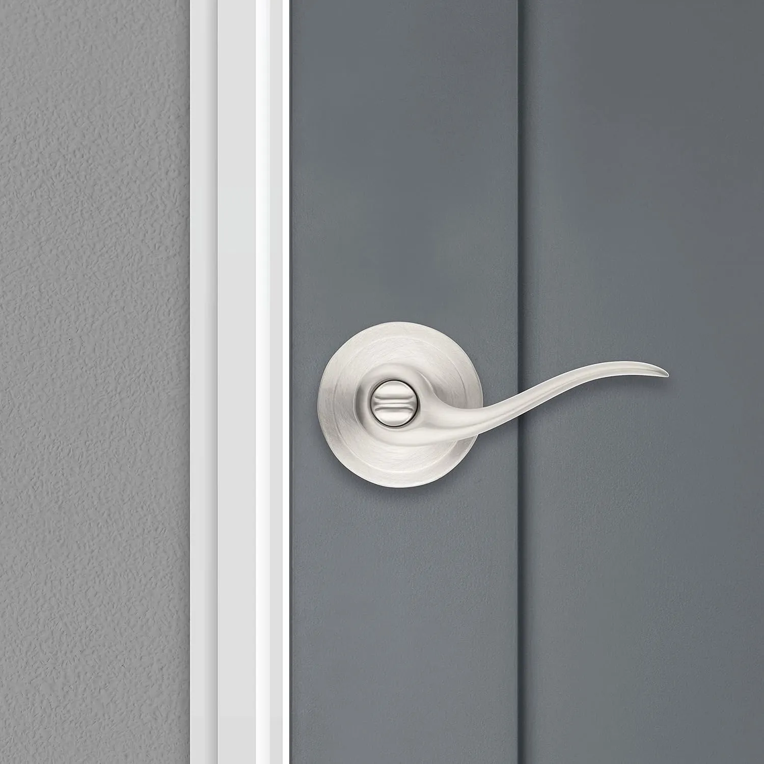 Kwikset Tustin Entry Door Handle with Lock and Key, Secure Keyed Reversible Lever Exterior, Doorlock, For Front Entrance and Bedrooms, Satin Chrome, Pick Resistant Smartkey Rekey Security