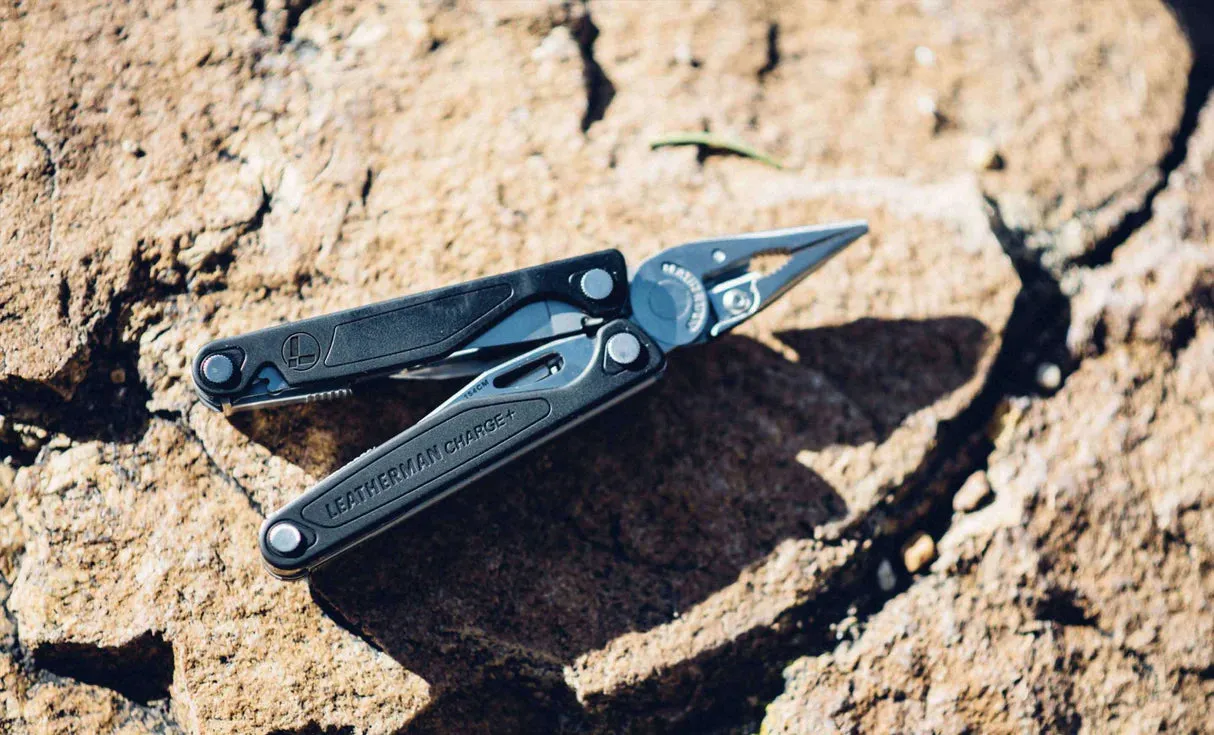 Leatherman Charge  Multi-Tool (Black Oxide w/ MOLLE Sheath)