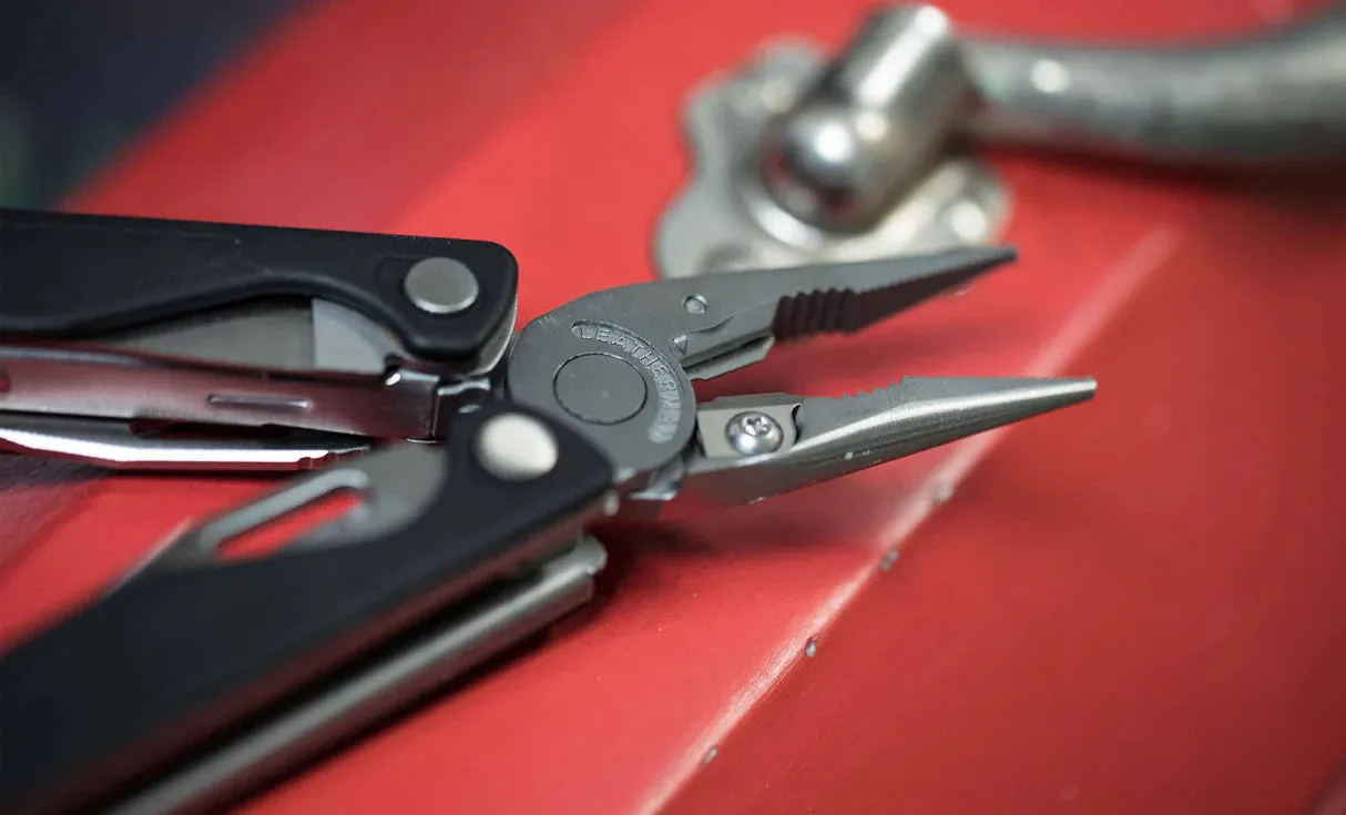 Leatherman Charge  Multi-Tool (Black Oxide w/ MOLLE Sheath)