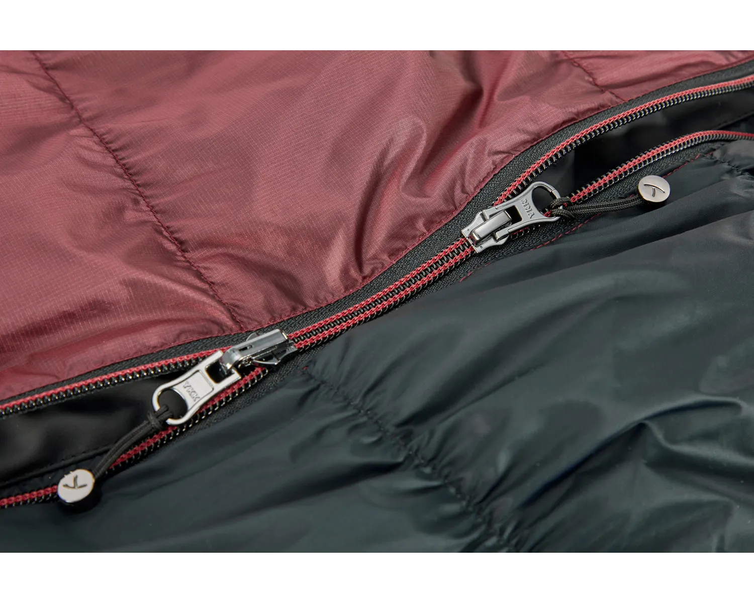 Voyage 300 Sleeping Bag - Right Zip | Ribbon Red