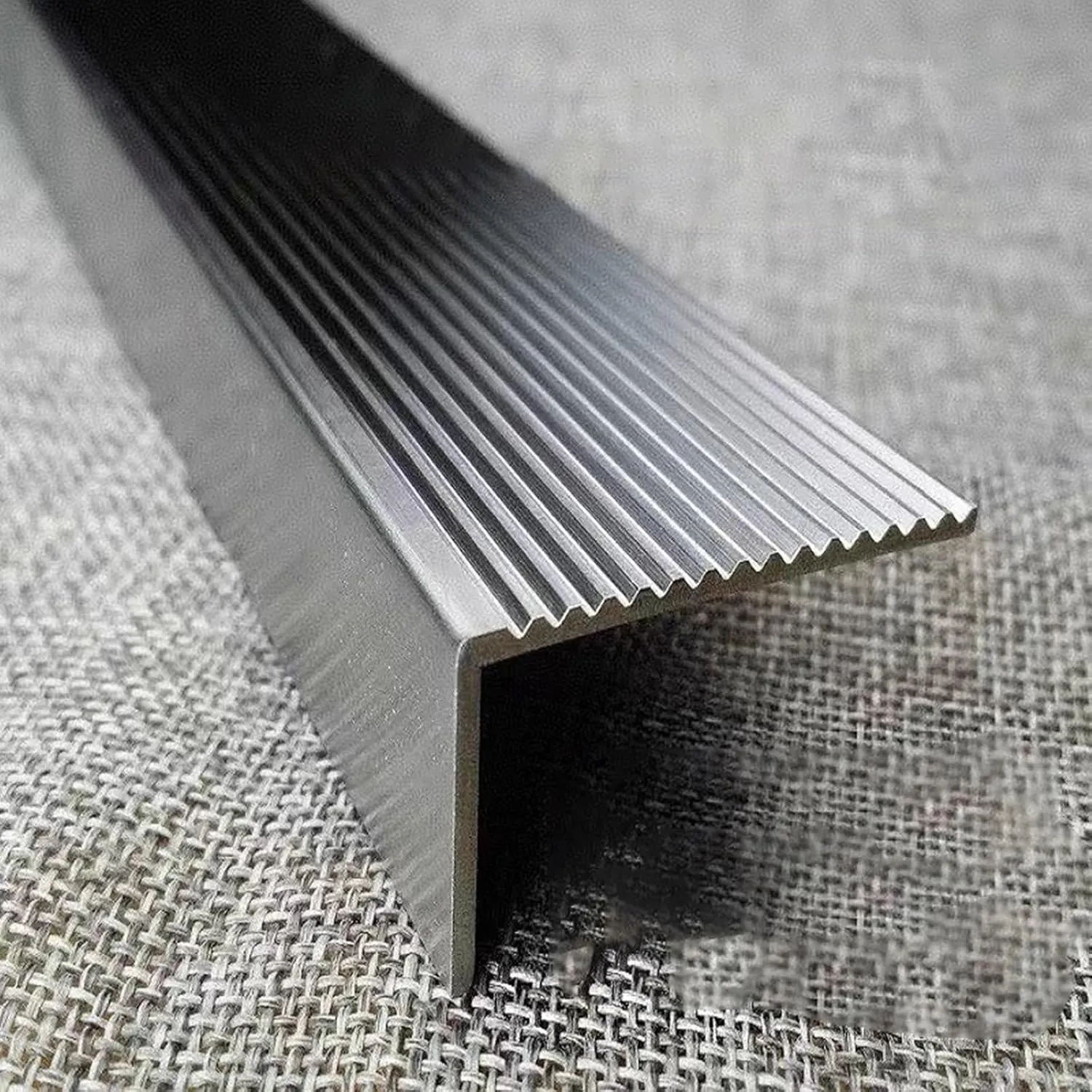 WDJBPSH 304 Stainless Steel Stair Nosing, L-Shaped Step Edge Protector Strip for Vinyl Flooring/Laminate Flooring/Tile Floor, Non-Slip Staircase Tread Guard Molding(W 2.5cm(1"),L 150cm (59"))