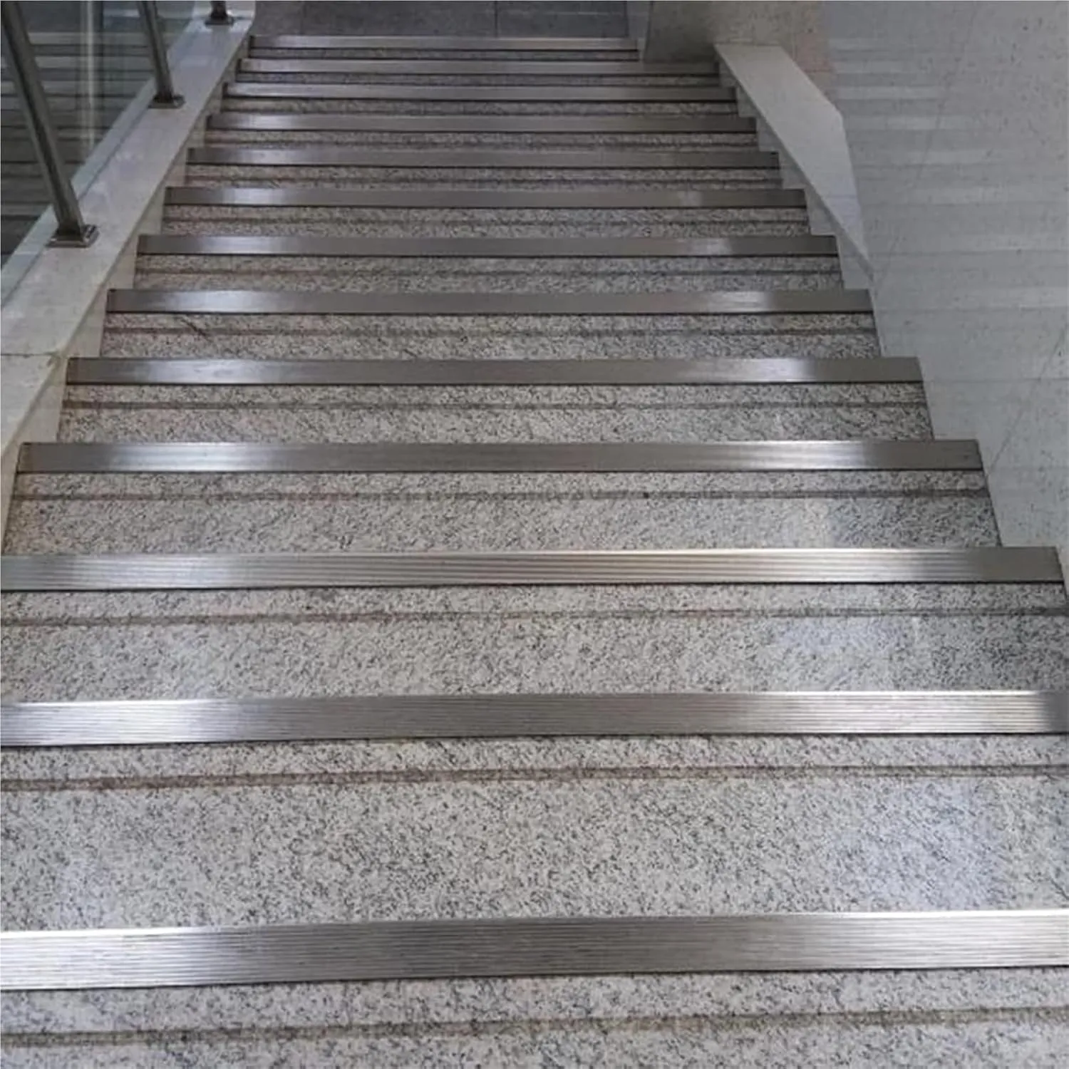 WDJBPSH 40" Stainless Steel Stair Nosing Trim, L Shape Waterproof Staircase Edge Trim for Concrete/Wood/Tire Steps, Non-Slip Edging Protector for Indoor/Outdoor Use(5X 5cm/1.97x1.97in)