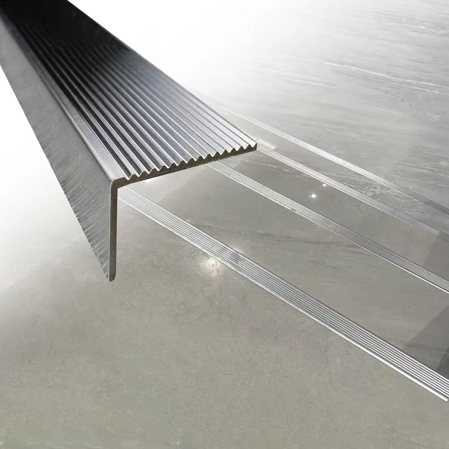 WDJBPSH Anti-Slip Stair Nosing for Outdoor & Indoor Steps, Heavy-Gauge Stainless Steel Staircase Tread Edging, Custom Size L-Shaped Metal Corner Guard, Can Be Cut(W 4.5cm/1.77in,L 110cm/43in)